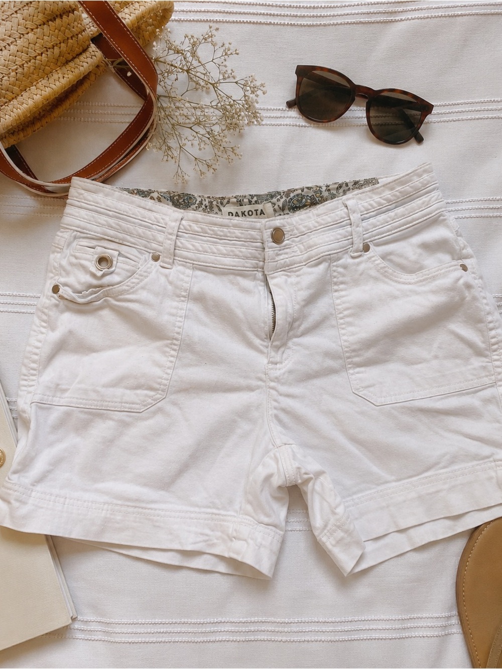 Dakota Blue White Stretch Utility Shorts Size 8 Floral Lined